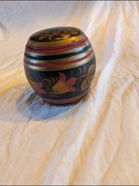 2/30$ Vintage Black, Gold and Pink Floral Lidded Jar
